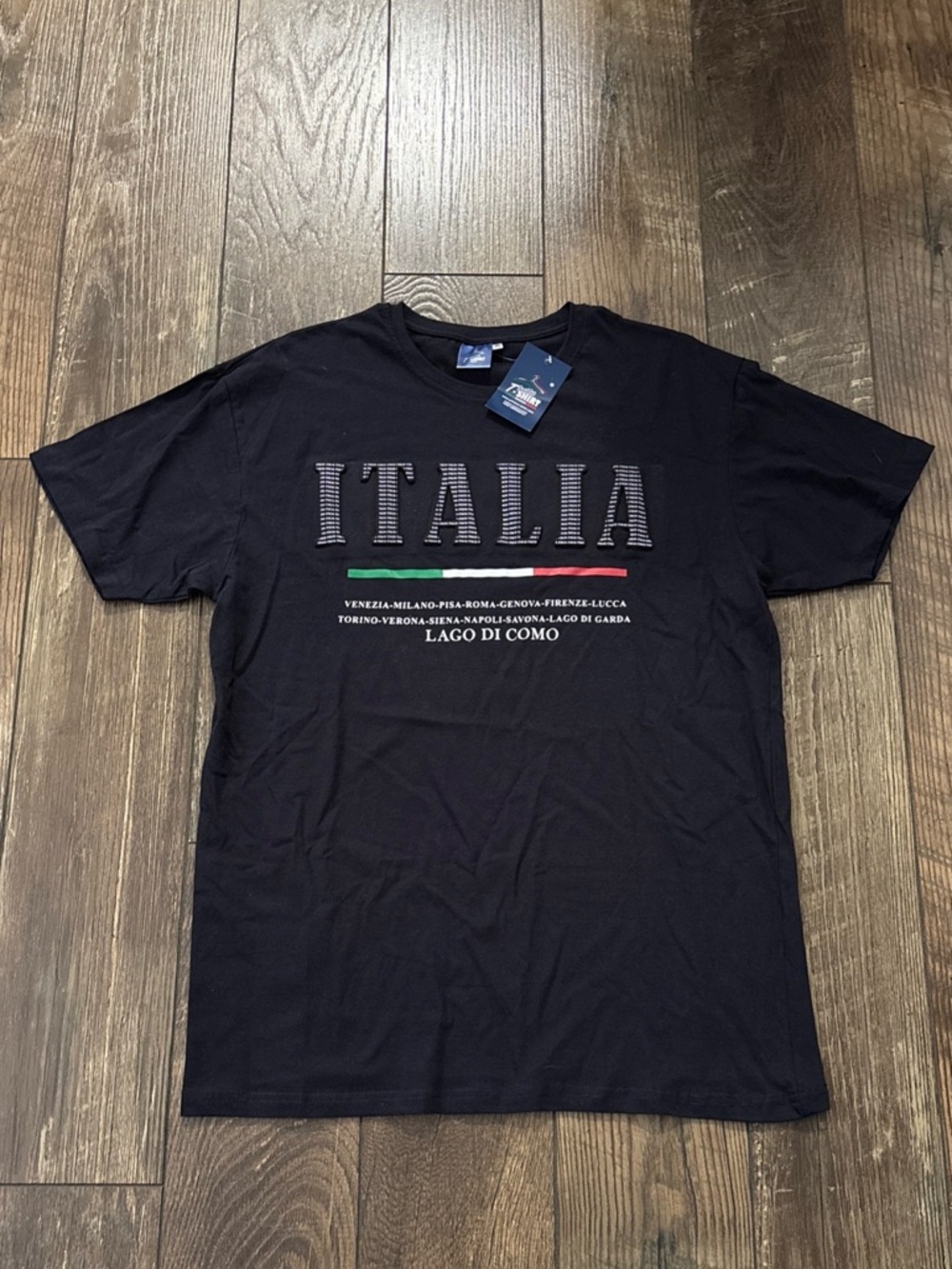 New Italian Lago di Como Graphic Flag T-Shirt - Black Unique Raised Lettering XL
